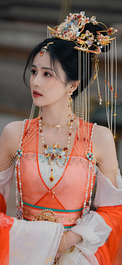 -画心-采集到婚服 嫁衣