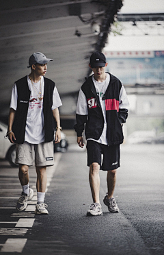 被花瓣认为我是机器人采集到现代男士服装合集