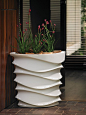 Contemporary indoor outdoor planter | Urbilis.com | http://www.urbilis.com/eye-am-planter/: 