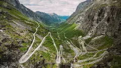 Trollstigen、本市、挪威。蛇形山路巨魔。著名的挪威地标和热门目的地。挪威县道63号夏日