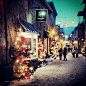 圣诞夜的古城。魁北克有许多古老又繁华的小街道，Rue du Petit-Champlain据说是北美最古老的小街~