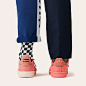 adidas Originals 发布的 Instagram 帖子 • UTC 2017 年 8月 5 日 下午 6:34 : 147.8K 次赞、 392 条评论 - adidas Originals (@adidasoriginals) 在 Instagram 发布：“The Pastel Pack. A cross pollination of the timeless #STANSMITH and the bold new Tennis HU.…”