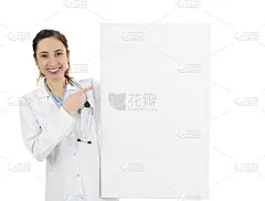 女护士或医生指着广告牌