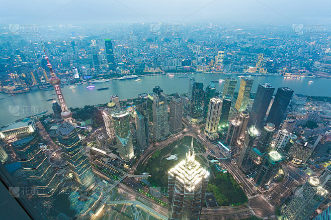 航拍都市现代地标建筑的夜景
