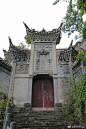 #全国重点文物保护单位# 
贵州镇远  青龙洞

贵州省较早列入国保的古建筑之一（第三批），青龙洞建筑群位于镇远古城东部，前临舞阳河，背靠中和山，地处交通要道，依山而建，高低错落。建筑群多数建筑为清代晚期建筑，三教合一，规模宏大，部分建筑依山洞地势而建，包含祝圣桥，万寿宫，青龙洞，儒教紫 ​​​​...展开全文c