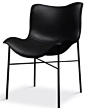设计组合 Iskos-Berlin 为丹麦家具品牌 Handvark 设计了一把椅子，名为 Mantle，它有一种既优雅又复古的气质。他们不想要制造一时的潮流好物，而是想要专注于制造那些恒久经典的物品。品牌创始人 Emil Thorup 说：“为了创造能够持续使用一辈子的家具，我们没有采取任何捷径，我们使用真正的大理石，坚固的黄铜和苯胺皮革，这些材料随着时间的推移才会变得更加美丽。”

Mantle 看起来简单耐用，椅子上有一个披着皮革的坐垫，四条椅腿细长，既适合住宅，也适合餐椅、回忆场合。