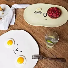 Jean Jullien丨创意插画，简笔风而不失趣味 : Jean Jullien不仅常常把他画中的人物拿出来玩耍，还常常将现实世界的物件融入到他的画作中。 Jean Jullien（让·朱利安）1983年出生在法国绍莱，后搬去伦敦 先后毕业于中央圣马丁艺术与设计学院和皇家艺术学院。 ...