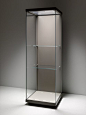 Sistema di vetrine espositive Museofab per allestimenti museali。 Vetrina con pannello di fondo e ripiani