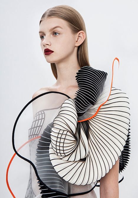 Noa Raviv Shows Off ...