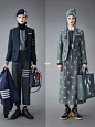 秀场分享｜Thom Browne 2022 Pre-Fall : 该系列主题名为“Lashes and Lobsters”，灵感来自龙虾及设计师本人的卧室壁纸 与往季的经典黑白灰相比更显明媚，加入了清新自然的蓝绿色，白玫瑰和小龙虾的印花图案同样赋予了每套lo