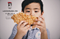 微啃鸡排
鹿马创意 | 饮品美食视觉形象策划工作室 
鹿马影像 | 美食摄影工作室

鹿马广告旗下，立足上海与杭州，服务辐射全国，由知名摄影师陈燕飞掌镜，专注美食与饮品视觉形象摄影设计的工作室。 
服务项目：饮品摄影丨美食摄影丨淘宝摄影丨产品摄影 | 人物摄影 | 纪实摄影丨生活摄影丨创意策划丨

我们服务过的品牌
加盟连锁茶饮
鲜果时间，蜜雪冰城，新时沏，甜啦啦，Te