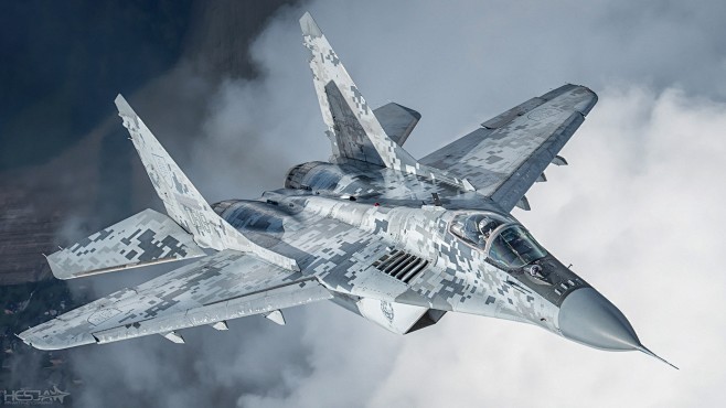 Clouds, Fighter, Lan...