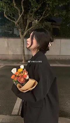 今天看到这样一段话：爱一个人就要和他好好过，不要想那么多，以后的事交给以后说，不要害怕，不要乱想，不要猜疑，该发生的总会发生，你也拦不住，不会发生的你去瞎猜，就只会影响你的心情，一个人爱不爱你，你自己心里最清楚，干嘛想那么多，相信他就好了啊。 ​​​​
壁纸超话#聊天背景图# ​​​​...展开全文c
