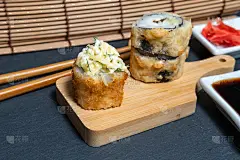 寿司卷日本料理天妇罗卷是特殊的热近距离卷