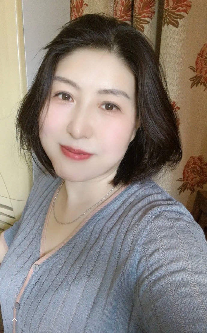 姐妹们别在上两三百的私教课了_美女头像真人头像