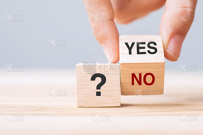 手换Yes或No块。回答、提问和决策的概念
