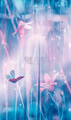 梦幻般的春花绽放，蝴蝶特写，阳光垂直全景。春季花卉综合媒介艺术。艺术的形象。粉蓝色调。微距与软焦点。