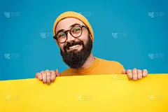 黄色,喜剧演员,彩色背景,仅男人,肖像,一个人,仅一个男人,现代,色彩鲜艳