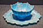 【甘肃省博物馆藏· 元代玻璃莲花托盏】甘肃省博物馆18件国宝级文物之一，盏为七瓣莲花形，造型优美，色彩艳丽，工艺精湛，是迄今出土最完整的一套元代玻璃托盏。超级漂亮的蓝色和造型！ ​​​​