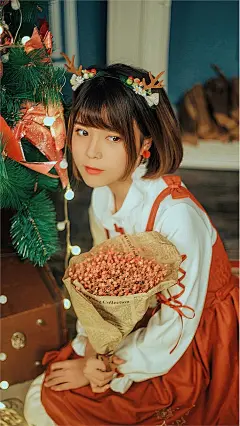短发清纯灵动美少女圣诞节写真高清手机壁纸