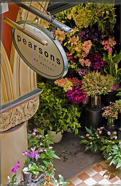 开自己喜欢的店 卖自己喜欢的东西 .