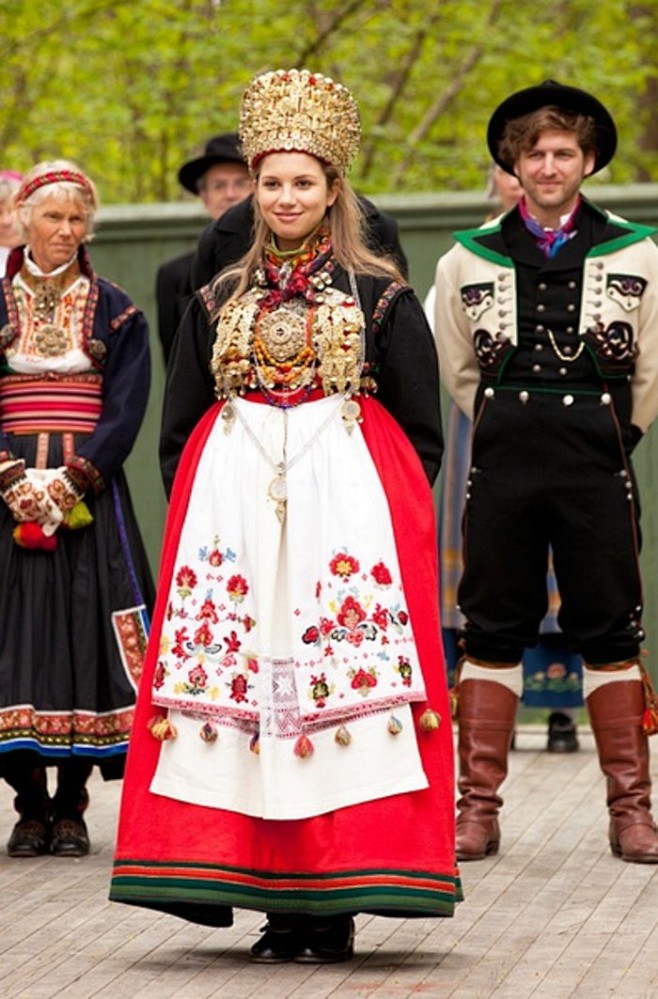 挪威民族服饰