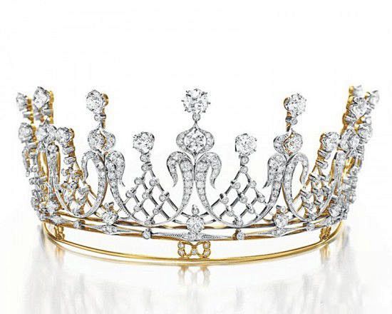 皇冠带有一种神奇的魔力，在华丽庄重的外表...