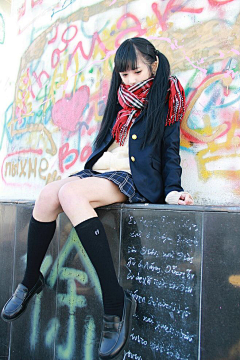 无画可说的菜鸟采集到女-坐姿