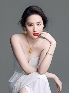 睇靓妹采集到秀秀丫