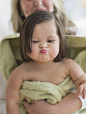 Gable Denims在 500px 上的照片Hispanic toddler making faces after bath