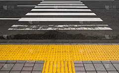 脚浴场和盲文街区侧过马路。