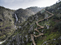Paiva Walkways, Arouca, Portugal
人行道  木材  桥  阿罗卡

葡萄牙阿罗卡的派瓦河边，有一条让人惊异的8公里人行道。蜿蜒转折起伏前进的道路串联起各种各样如诗如画的自然美景，让人沉醉在河流，瀑布，原生态的动植物景观中。8公里的历程不单是自然中漫步那么简单，整个人行道的设计不仅尽可能的对景观环境减少干扰，还为人们提供了一个戏剧性的观景体验。木桥紧贴河道延伸，跨越河流与悬崖，在山体上蜿蜒前进，到达山顶。整个路线沿着自然地形在恰当的地方设置休息站和观景点，为人们提供各种美景与
