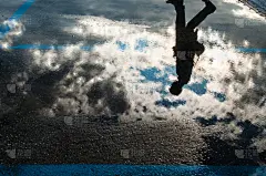 云,水,天空,水平画幅,人,仅男人,仅成年人,雨,一个人,男人
