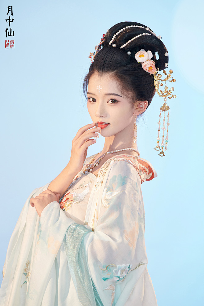 仙气飘飘的古风美女图欣赏
