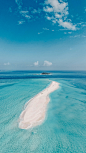 An island in the middle of the ocean