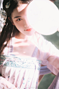 #汉服摄影##知竹的女人绝不认输##杭州约拍# 
晚日寒鸦一片愁，柳塘新绿却温柔;
若教眼底无离恨，不信人间有白头。
腰已断，泪难收，相思重上小红楼。
情知已被山遮断，频倚阑干不自由。

出境仙女|@棠以 ...展开全文c