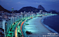 漫步在灯光闪耀的城市沙滩，任由海风拂面，巴西里约热内卢。。。