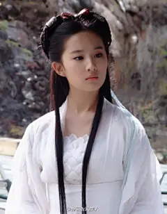 《神雕侠侣》【小龙女】刘亦菲版。李若彤版。至始至终，只对这两版小龙女情有独钟。