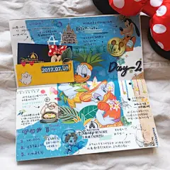 #给你看看我的手帐吧##what's in your notebook# 
一次游记（第N次上海行）

三天的行程憋出了四页，我要夸夸自己。
第一次尝试横版格式也是第一次铺大片色块！感觉还不错～
感觉自己词穷的真的很可以，除了好吃好玩好看没有其他形容词了
最后还会再去迪士尼的！！一定！！ ​​​​