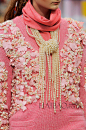 香奈儿 (Chanel) 2014秋冬巴黎时装周秀场珠宝细节大图