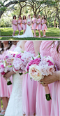 婚礼灵感：亮粉色伴娘服。#新娘婚纱# #新娘伴娘# @成都上锦婚纱定制