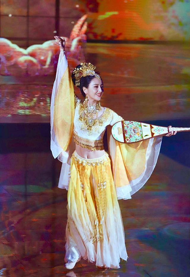 佟丽娅华表奖表演敦煌飞天