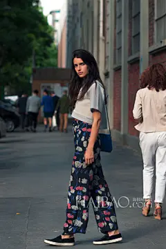 【图】小人物也能成为Style Muse！造型师助理Chiara Totire街拍合辑，鲜明风格与酷感气质你喜不喜欢？_第16页_欧美街拍_海报时尚网