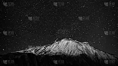 星夜的山峰