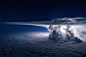 飞行员 Santiago在37000英尺的高空拍下旁边雷暴云里的闪电。。各种震撼。。 （还是发个无水印的版本吧）