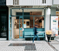 2017 GQ年度餐廳推薦－And The Friet 可能是全世界最文青的薯條店 : 發跡自日本東京的人氣薯條專門店AND THE FRIET，終於出現在台北東區街頭。淺藍色的門面與白牆面，暖色木桌椅與乾燥花點綴，搭配由日本設計師平林奈緒美設計的周邊商品與品牌形象，小清新的精緻街邊店風格，AND THE FRIET很快成為文青、網紅們朝聖的打卡名店。