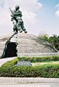 Near the Korean War Monument, the Statue of Brothers: an older brother from the South, on the battlefield, embracing his younger brother from the North. The crack in the sculpture symbolizes the fractured peninsula.