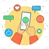 社会媒体营销。一只手拿着智能手机，按下屏幕。消息、通讯