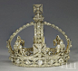 维多利亚女王的皇冠，1870年出品，镂空设计的皇冠具有立体感，相对也较中性。