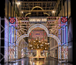 今年，柏威年广场（Pavilion KL）与Christian Dior联手打造了一座超浪漫的大型圣诞艺术装置。银色拱门缀有数不清的小彩灯，据悉拱门的设计灵感来自于意大利艺术家为Dior 2021年早春发布秀场设计的Luminarie光雕装置艺术，晚上过来，灯饰打开，星光璀璨，浪漫迷人